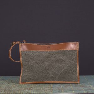 La Tasca, in Tela olona Verde militare e cuoio scuro