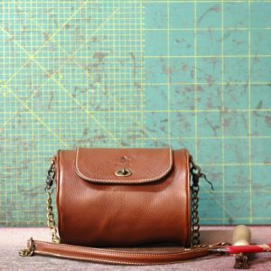 SCRIGNO MINI - Vacchetta volanata color cuoio scuro