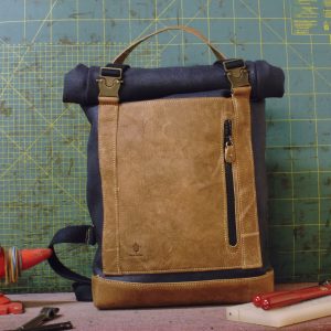 Roll racer pezzo unico tela blu Navy e vacchetta invecchiata base naturale