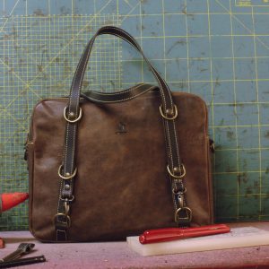 Opus ridotta pezzo unico in vacchetta invecchiata base testa di moro