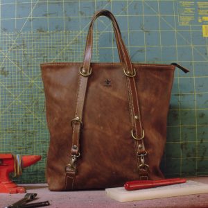 Tribag pezzo unico in vacchetta levigata cuoio scuro