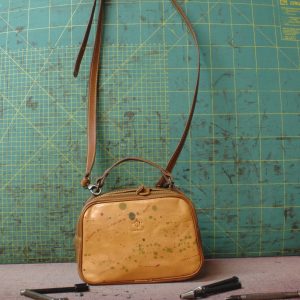 Tracollina portafoglione schizzata base cuoio e rifiniture cuoio