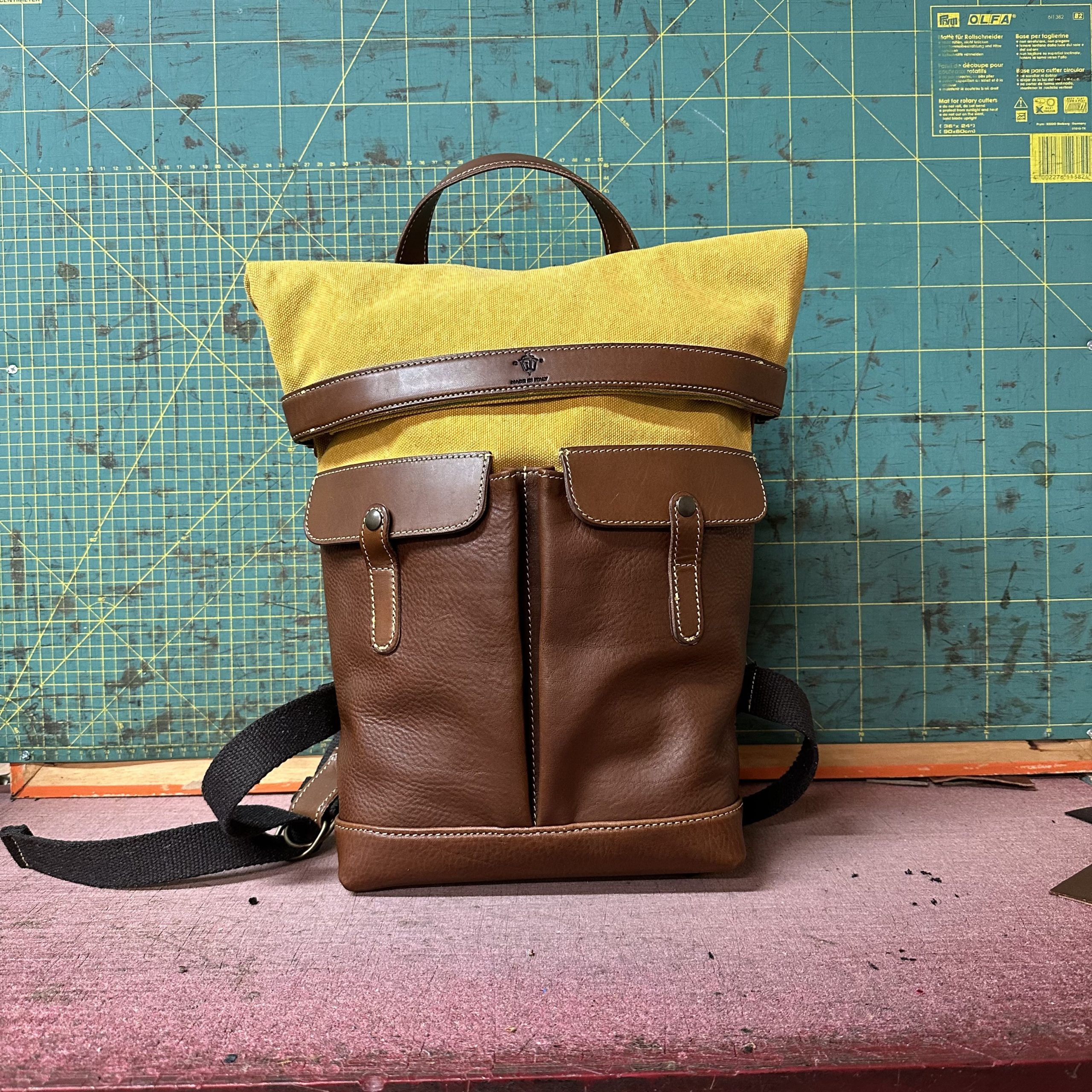 Lockdown 2.0 tela olona ocra e cuoio scuro