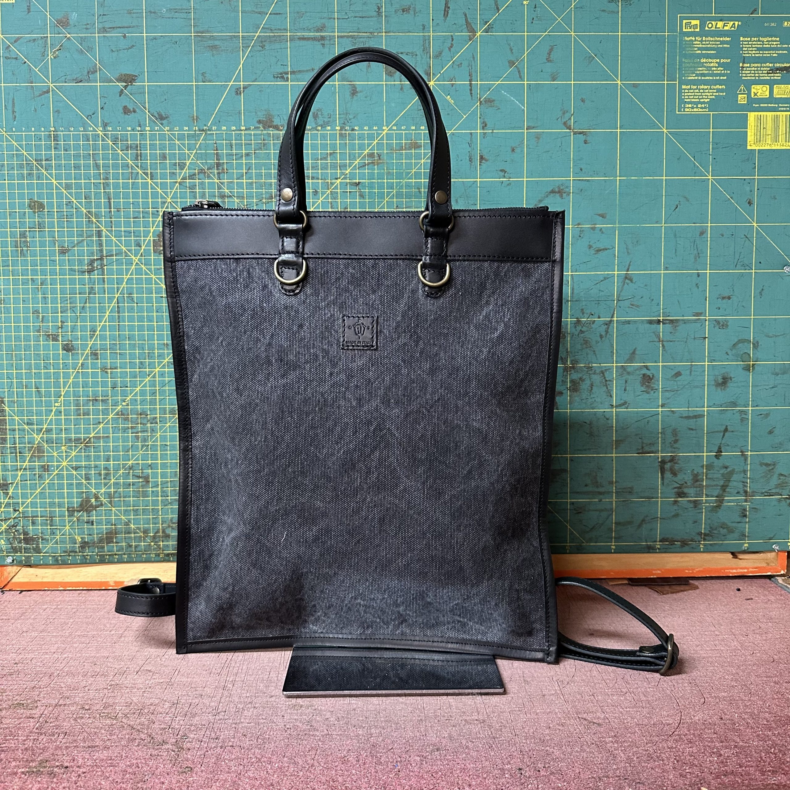 Tascona in Tela olona nera e vacchetta nera