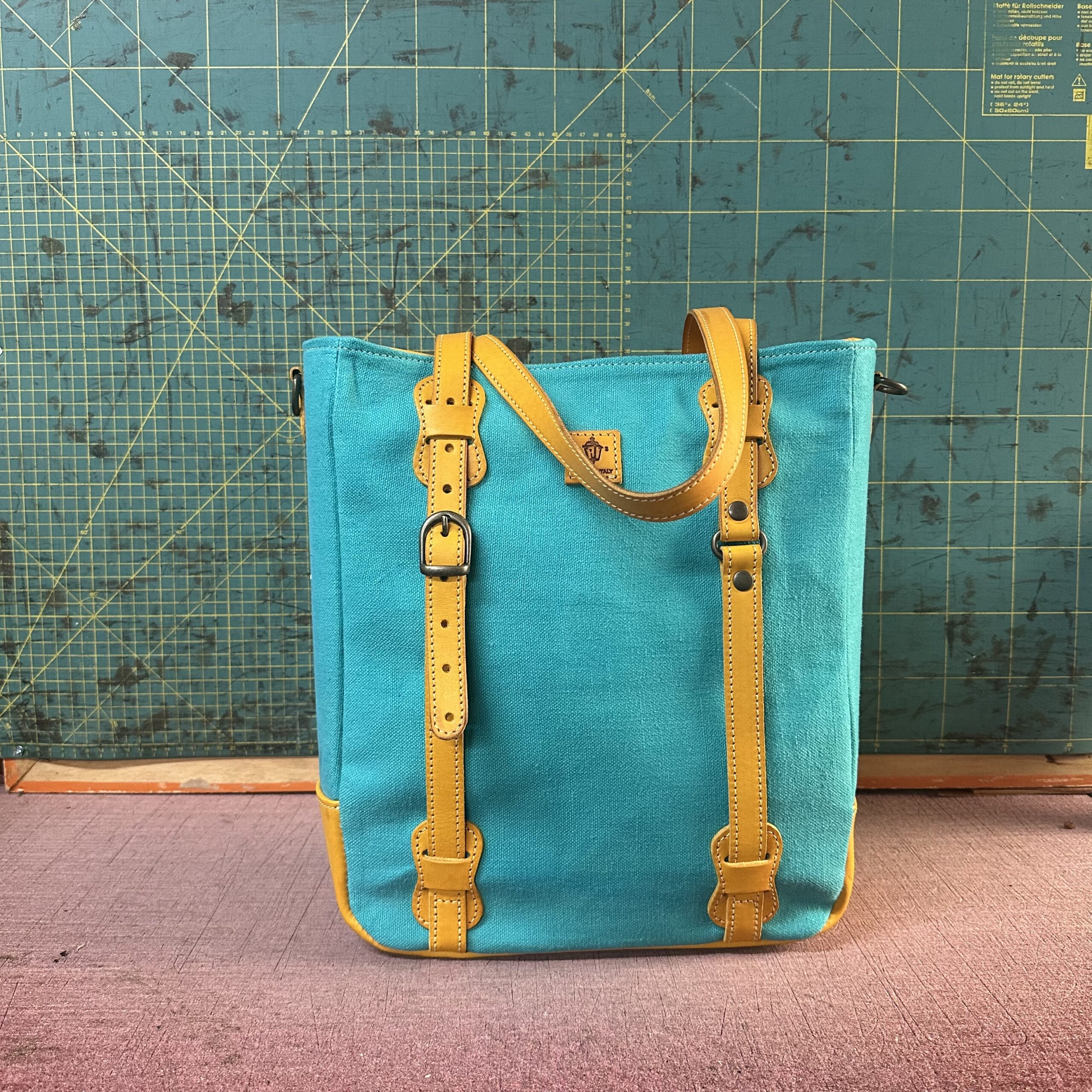 Ottava in Lino turchese e vacchetta ocra