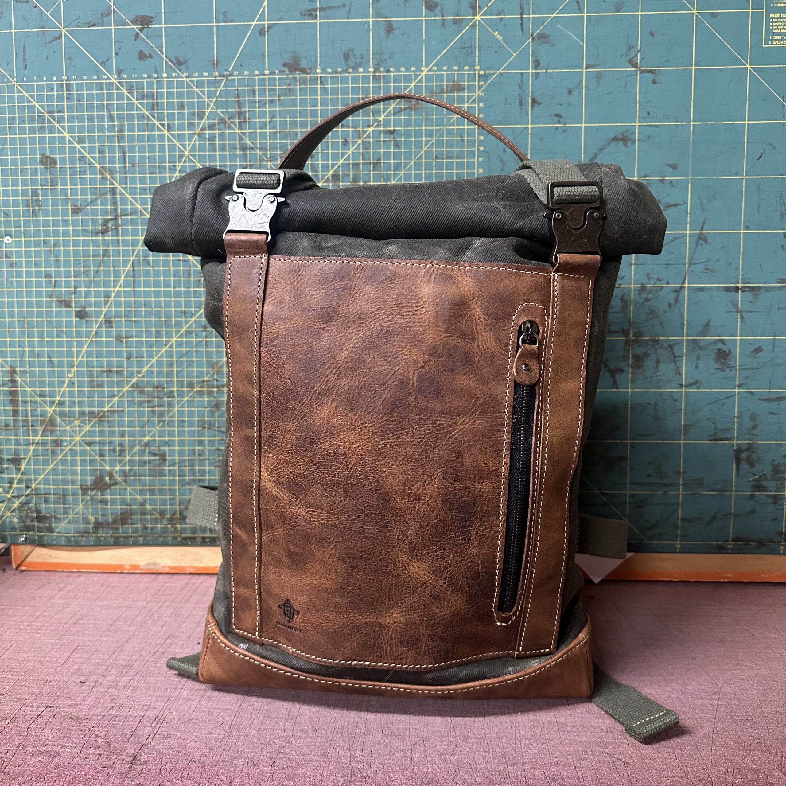 Rollracer cotone cerato verde militare e vacchetta Sfumata